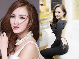 Phong cách hở bạo của cặp đôi hot girl Kelly