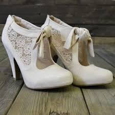 55 Amazing Winter Season Wedding Footwear And Boots You Will Love Wintertime Weddings Are P In 2020 Winter Wedding Shoes Trending Shoes Summer Wedding Shoes