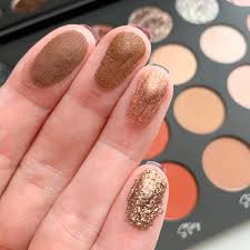 Hier bieten wir ihnen ein ausgeklügeltes körperpflegeprogramm, das jeden körper, egal welchen. Tati Beauty Textured Neutrals Vol 1 Eyeshadow Palette Do You Need It Review Makeup Look Mummy S Beauty Corner