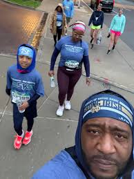 GOT THE FAM OUT WITH ME ON THIS 5k MORNING!!