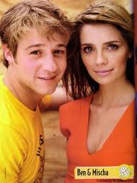 Hitta perfekta mischa barton 2003 bilder och redaktionellt nyhetsbildmaterial hos getty images. Mischa Barton As Marissa Cooper And Benjamin Mckenzie As Ryan Atwood In The O C 2003 Famousfix Com Post