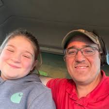 Tonya Metz's Instagram, Twitter & Facebook