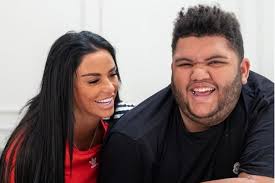 Die strahlend weißen zähne von katie price sind nicht echt. Katie Price Sohn Harvey Soll Im Heim Leben Gala De