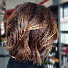 Balayage est la technique qui donne les plus jolies mèches caramels sur toutes cheveux. Epingle Sur Couleur De Cheveux