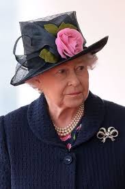 Royal style chapeaux fleuris de la reine elizabeth ii. Royal Style Chapeaux Fleuris De La Reine Elizabeth Ii Elizabeth Ii La Reine Elizabeth Reine Elizabeth Ii
