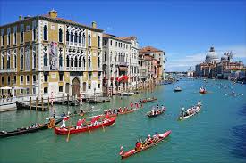 Venesia or venexia) is a city in northeastern italy and the capital of the veneto region.it is built on a group of 118 small islands that are separated by canals and linked by over 400 bridges. Vogalonga In Venedig 2021