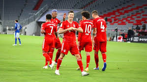 Latest bayern münchen news from goal.com, including transfer updates, rumours, results, scores and player interviews. Bayern Munchen Bantai Schalke 8 0 Lewandowski Lewati Rekor Rummenigge