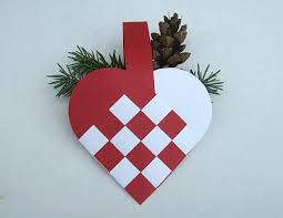 Danish Woven Heart Basket Decoration Set Of 4 Christmas Etsy Scandinavian Christmas Ornaments Paper Christmas Decorations Danish Christmas