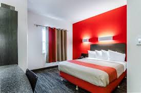 Motel 6 Saskatoon Saskatoon Saskatchewan Located One Block From The Sasktel Centre And Minutes From John Diefenbaker International A Motel 6 Home Indoor Pool