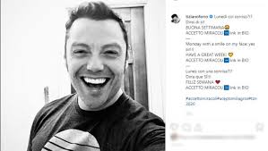 Check spelling or type a new query. Tiziano Ferro Video Con Il Marito Censurato R 101