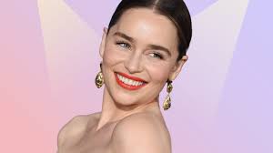 Somehow, I find this funny! Snow White and the Evil Queen are jealous of  her looks! #RachaelZegler as Snow White and #GalGadot as the Evil Queen!  Official first look. #SnowWhite #Disney #D23