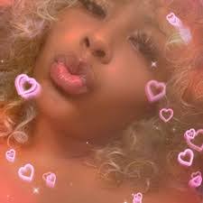 Diamond Mitchell's Instagram, Twitter & Facebook