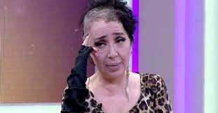 Daha sonra ailesiyle birlikte i̇stanbul'a göç etti. Nur Yerlitas In Cenazesi Defnedilecek Cenazeye Bulent Ersoy Ve Sibel Can Gibi Unluler Katilacak Fotomac