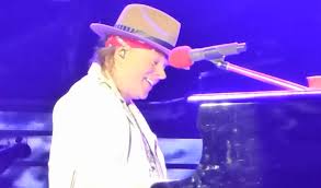 Clocking in at almost 9 minutes, november rain features rose's desperate vocal and heartfelt piano. Guns N Roses November Rain Mal Anders