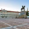 Or, alternatively, the hotel rural horta da moura can be found approximately 6 miles (10 kilometers) away. 1