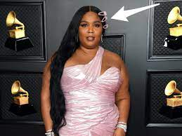 Lizzo beeating at the 63rd grammys. Lizzo Wore 2 Pink Hair Clips At The Grammys That Were From An La Mall