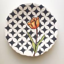 Dama Desenli Lale Cini Tabak By Summer Of Flowers 18 Cm Yuvarlak Comlek Isler Tabak Sanatsal Baski