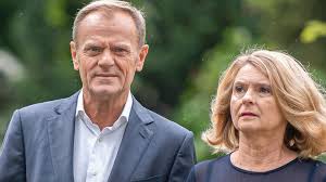 He has been president of the european council since 1 december here you can find an automatic compilation of all dw content referring to donald tusk. Donald Tusk Zaskoczyl Zone Niespodzianka Za 300 Tys Kozaczek