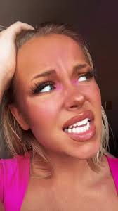 Janie Drew's Instagram, Twitter & Facebook