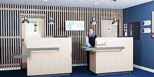 Passengers arriving on an intl flight and taking an onward domestic flight or by road in delhi and taking an intl flight can check into the. Frankfurt Airport Hotels With Shuttle Holiday Inn Express Frankfurt Airport Raunheim