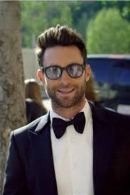 Born march 18, 1979) is an american musician, singer, songwriter, record producer, actor and lead vocalist of the pop rock band maroon 5.levine began his musical career in 1994 with the band kara's flowers, of which he was the lead vocalist and guitarist. Maroon 5 Crashed Weddings To Give The Bride And Groom The Surprise Of Their Lives