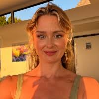 40+ "Becky Warwick" profiles