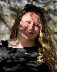 Carrie Kinder's Instagram, Twitter & Facebook