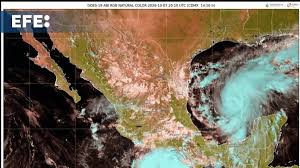 Simón se forma en el Pacífico mientras se intensifica y avanza al occidente de México