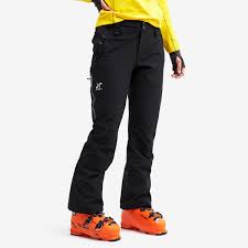 I'd seen revolution race advertised previously and whilst the clothing range looked good, i was put off by the fact they didn't have a uk outlet where you could try stuff on and they did seem a tad on the pricey side. Damen Soft Und Hardshell Hosen Revolutionrace