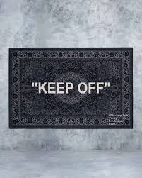 Le blanc dominant et le bois clair qui sont. Ikea X Virgil Abloh Keep Off Teppich