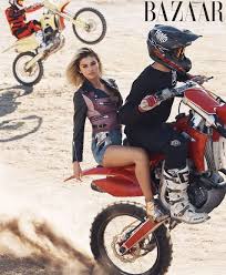 Scopri ricette, idee per la casa, consigli di stile e altre idee da provare. Foto Selena Gomez Di Harper S Bazaar Tetap Cantik Saat Naik Motor Trail Kapanlagi Com