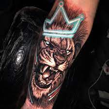 Watch The Best Youtube Videos Online Lions For Days Ezcartridgecouk Realismtattoo Uktta Uktattoo Lion Crown Tattoo Tattoos Black And Grey Tattoos