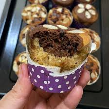 Resepi kek pisang gebu bersama coklat rice mengguna blender | banana cake with chocolate rice recipe (mungkin 2021). Muffin Pisang Chocolate Chip Sedap Menyelerakan