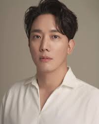 Kim Hwan (broadcaster)