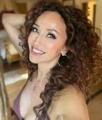 Happy First of the Month !! New month , new opportunities , new choices ,  let go of bad energy and welcome positivity and let your dreams shine  bright . It's the