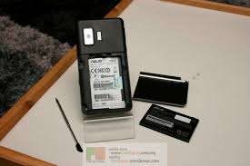 Review: Asus P835 PDA Phone