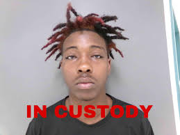 Patrol officers got in some unexpected cardio over the weekend during two  separate incidents involving wanted suspects who attempted to flee from law  enforcement. On Sunday evening, officers received information that Robert