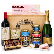 Send flowers to barcelona do you want to send flowers to barcelona? Hampers Gift Basket To France Noel Gifts 2021 Xmas Collection France