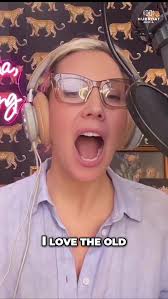 Something About Her 🥪… Anything But You 🎬… same thing🤦🏻‍♂️  @meetamyphillips and I chat RomComs 🍿💕 making a comeback