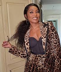 Angela bassett backs chris rock amid #oscarssowhite controversy: Angela Bassett 62 Wows In A Corset As Fans Insist She S Aging Backwards Hello