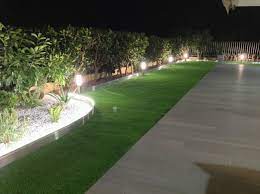 bordure de jardin en aluminium brut avec eclairage led etanche integre finition aluminium brut bordure jardin eclairage exterieur jardin eclairage de jardin