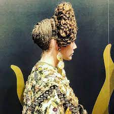 Gucci Sent Elizabethan Hair Down The Runway With A Literal Twist Runway Hair Elizabethan Hair High Fashion Hair