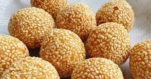 20 gram kacang ijo atau hijau, dikupas bersih 100 ml santan 125 gram gula pasir 4 sendok teh vanili bubuk 1 lembar daun pandan 4 sendok teh garam. Resep Onde Onde Wijen Isi Kacang Hijau Enak Dan Mantap Resep Masakan