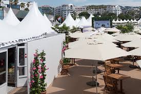 La actriz estadounidense blanca blanco llega para la proyección de la película aline, la voz del amor en la 74 edición del. 9 9sewc1fmdrqm