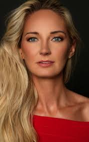 Brooke Bayer's Instagram, Twitter & Facebook