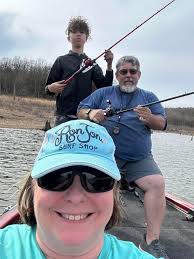 LOOK!! Four thumbs... Sedalia Mo...