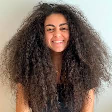 While people with thin hair often dream of having thicker locks, those with thick hair often despair at how difficult it is to style. 6 Tips To Thin Out Thick Hair Without Layers Like A Pro