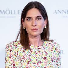 Lolita es la invitada de boda de 67 años mejor vestida con este vestido  estilo caftán naranja que mejor sienta en verano