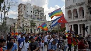 Este año, sí se realizará la marcha en conmemoración a la comunidad lgbt, sin embargo, al igual que en el 2020, lamarcha del orgullo lgbt 2021 se llevará a cabo de manera virtual debido a las condiciones sanitarias que actualmente vive méxico. Enfrentamientos Entre La Policia Y Colectivo Lgtbi En Marcha Ilegal En Cuba Cuba En Dw Dw 13 05 2019