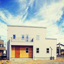 diyで手を加えながら暮らしを楽しむ お子様も安心して走り回れる回遊型動線 無垢床のある住まい 太陽住宅のフォトギャラリー 家 外観 家 外観 色 住宅 外観